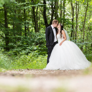 Brautpaar im Wald
