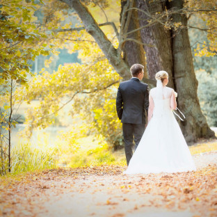 Brautpaar im Wald - frisch verheiratet